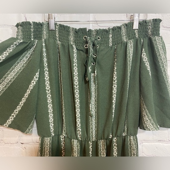 Bailey Blue Womens Size Medium Off Shoulder Sage Green & White Tie Front Jumper - Picture 4 of 9